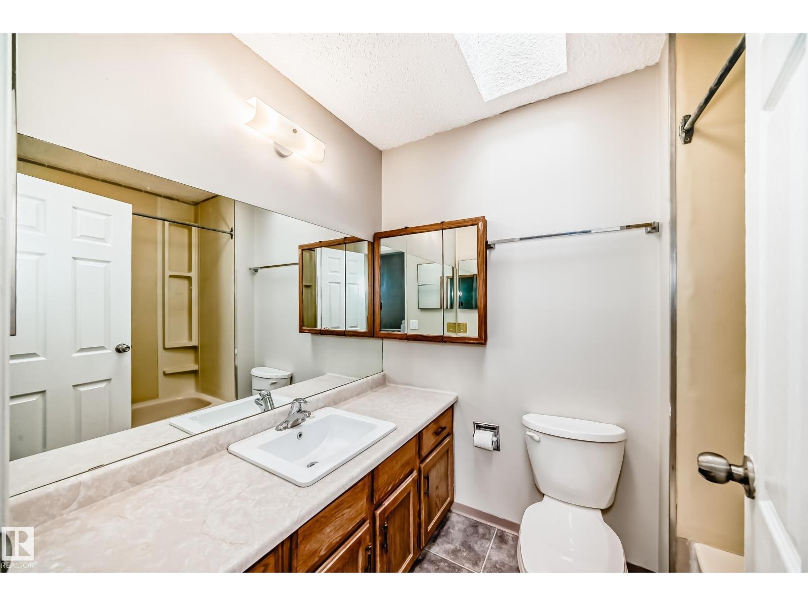 8516 190 St Nw, Edmonton, AB - Indoor Photo Showing Bathroom