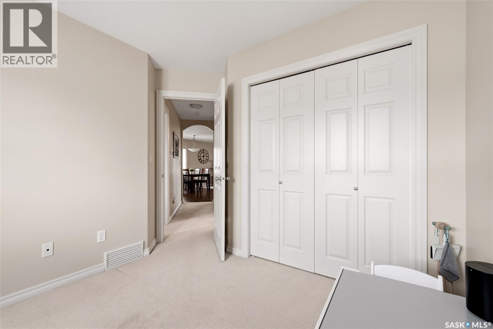 2090 Laurier Bay E, Regina, SK - Indoor