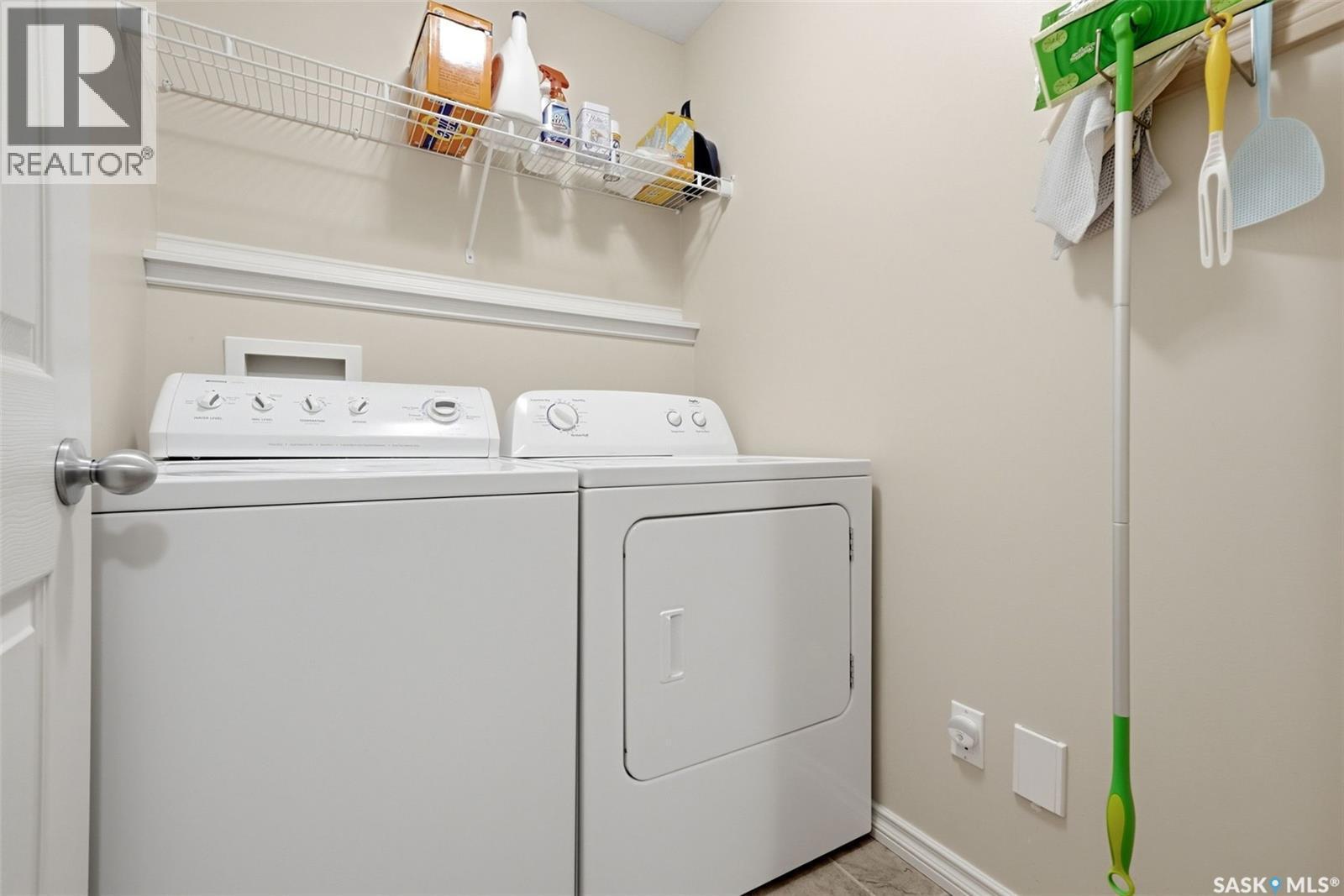 2090 Laurier Bay E, Regina, SK - Indoor Photo Showing Laundry Room