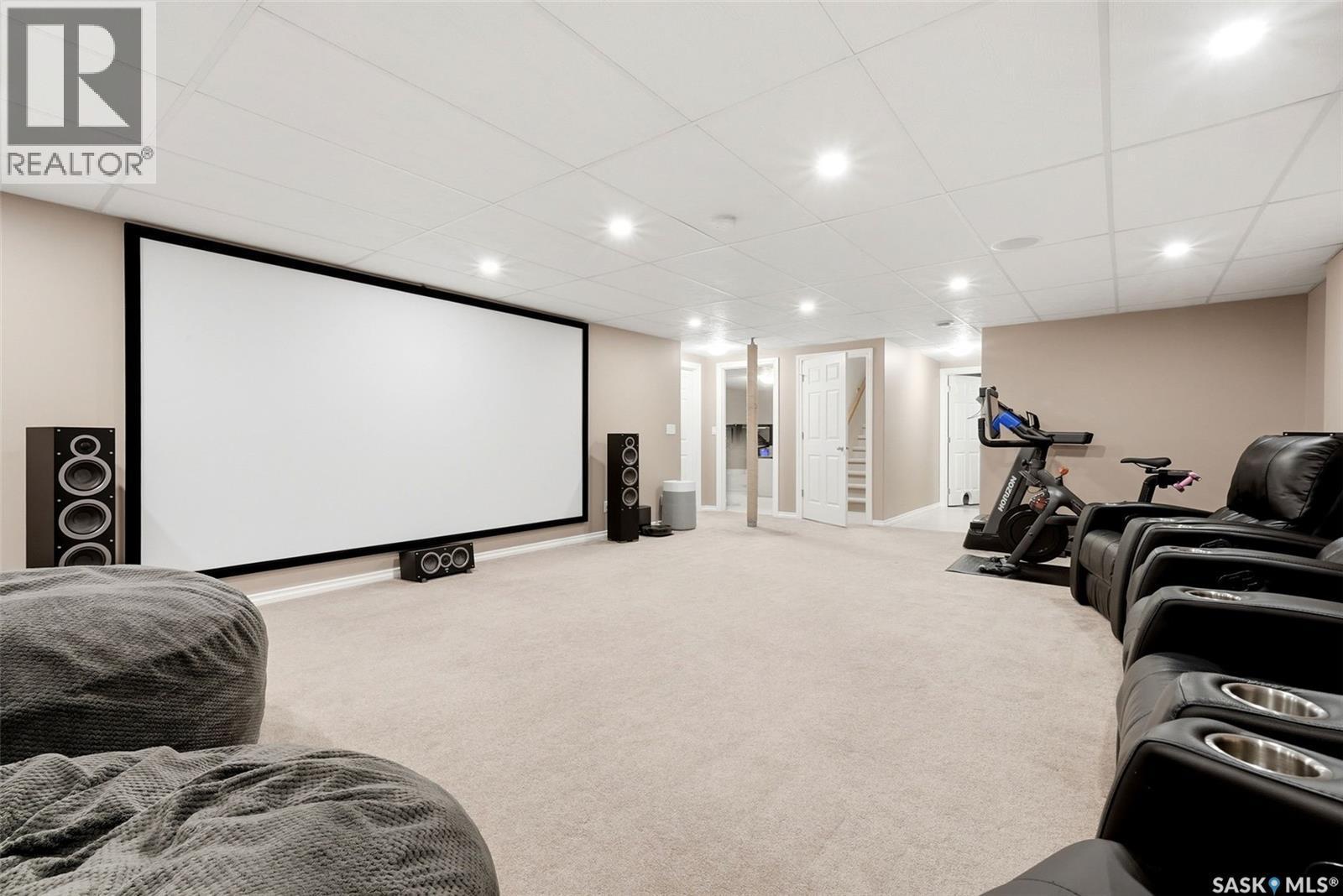 2090 Laurier Bay E, Regina, SK - Indoor