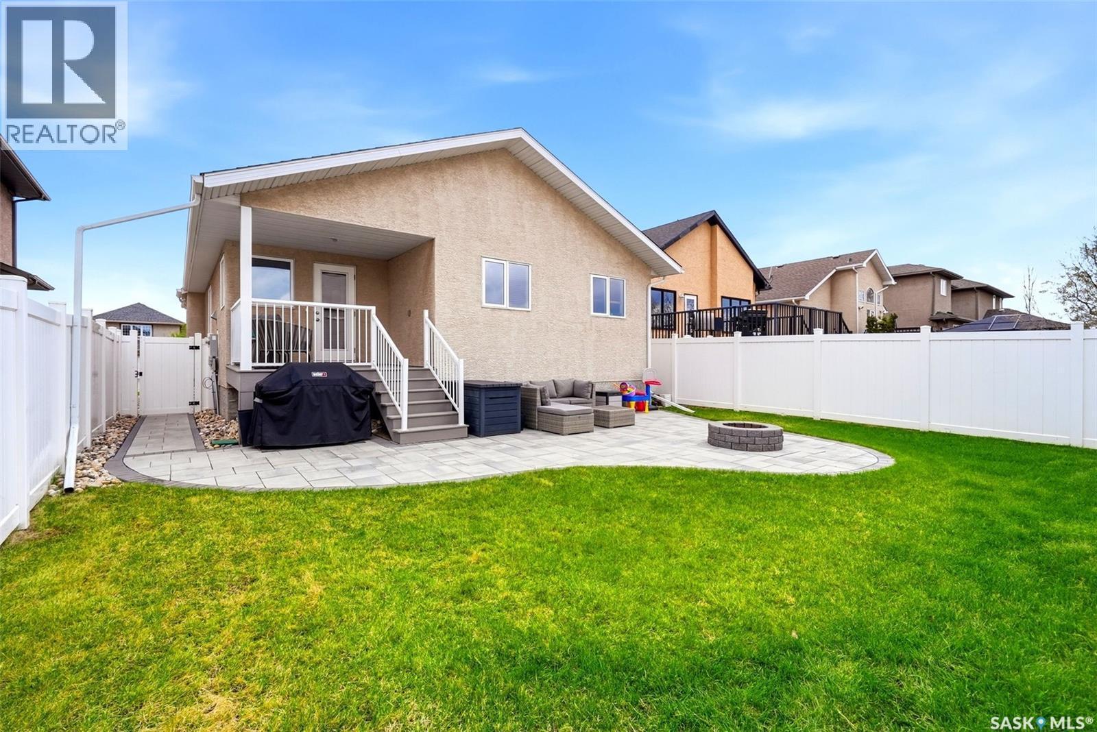 2090 Laurier Bay E, Regina, SK - Outdoor With Deck Patio Veranda