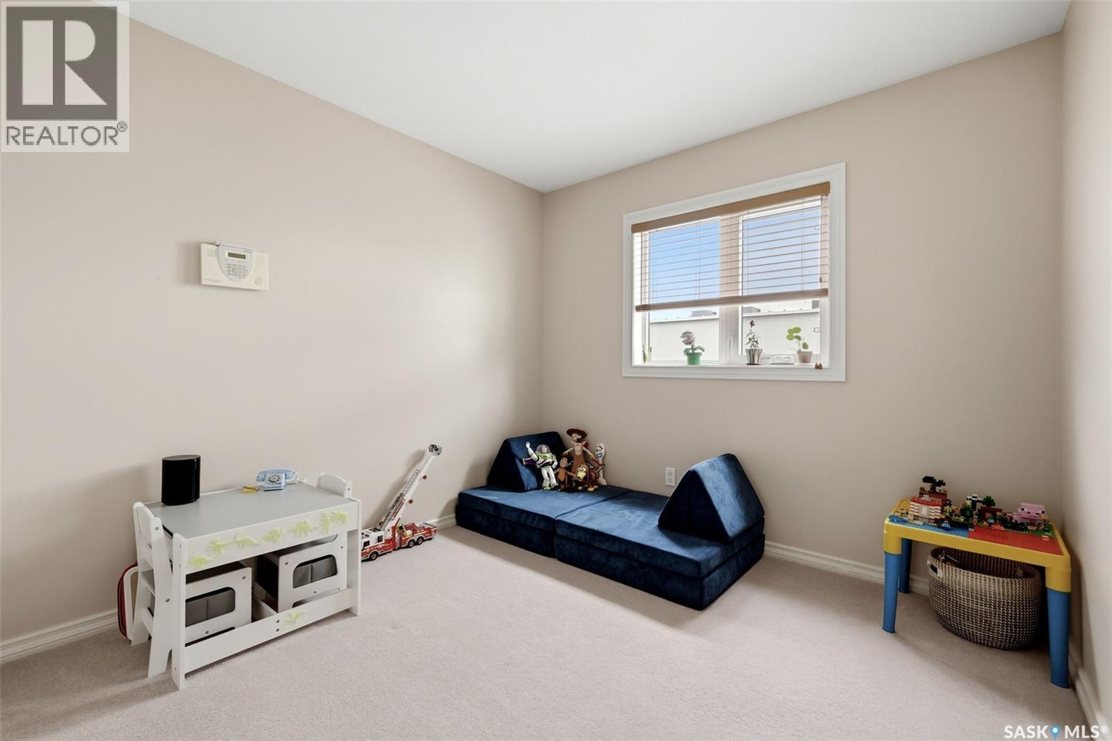 2090 Laurier Bay E, Regina, SK - Indoor