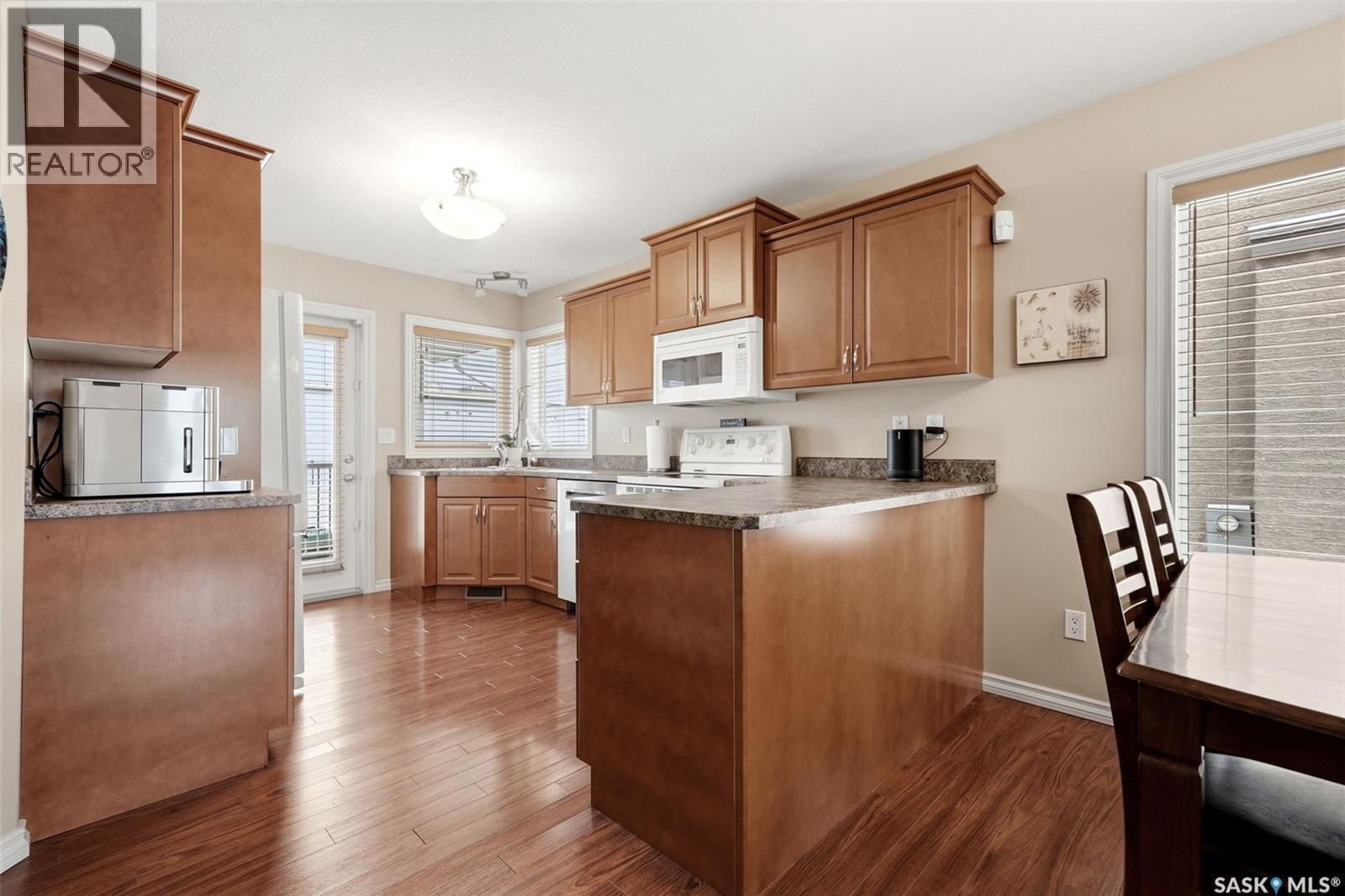 2090 Laurier Bay E, Regina, SK - Indoor Photo Showing Kitchen With Double Sink