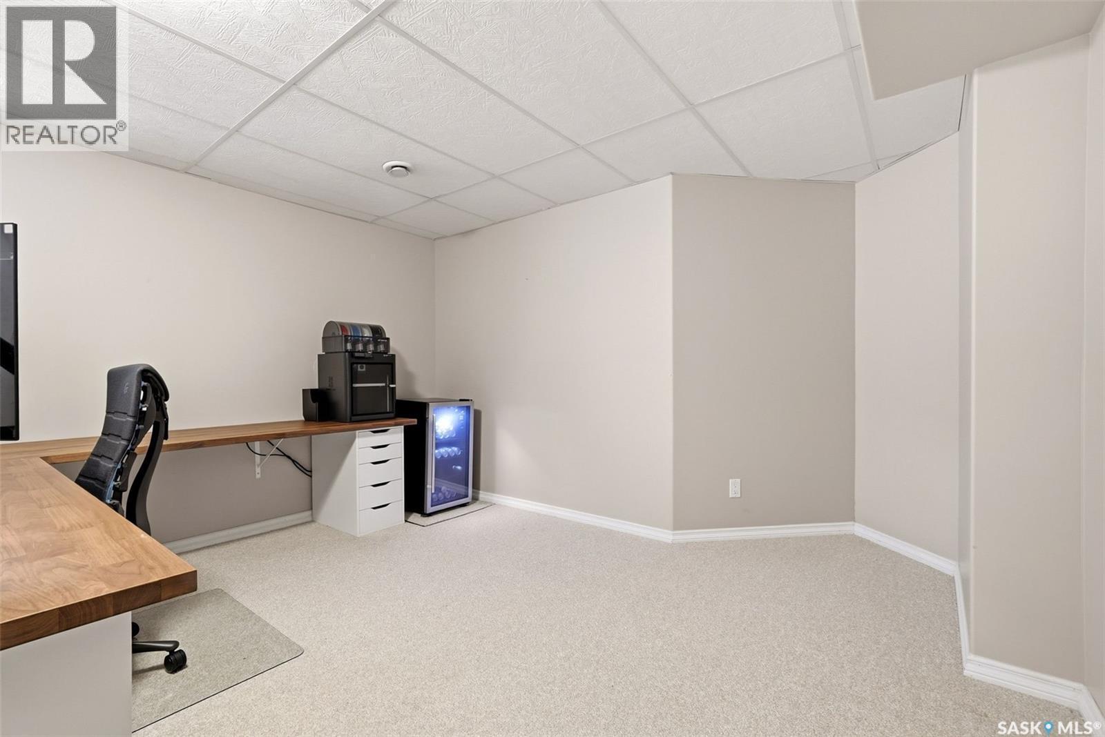2090 Laurier Bay E, Regina, SK - Indoor Photo Showing Office