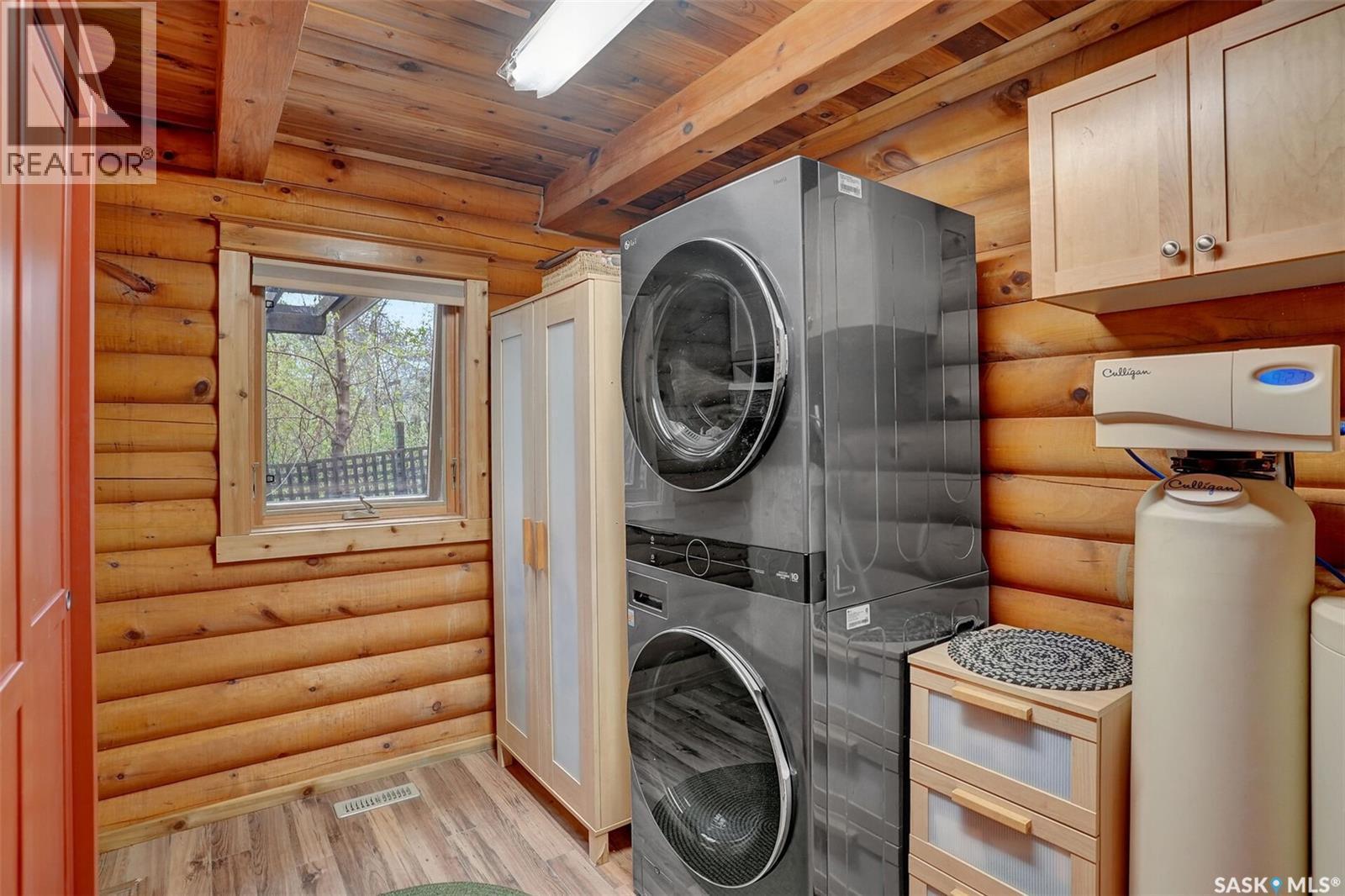 109 Shaw Drive, Regina Beach, SK - Indoor Photo Showing Laundry Room