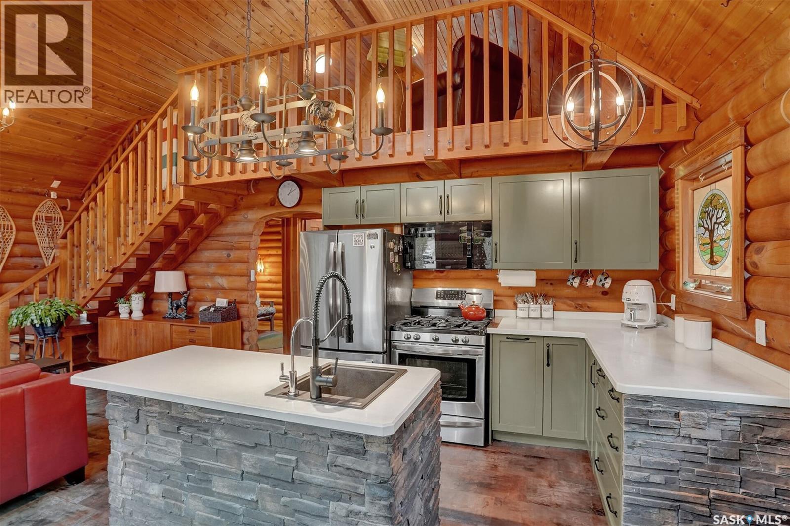 109 Shaw Drive, Regina Beach, SK - Indoor Photo Showing Kitchen With Double Sink