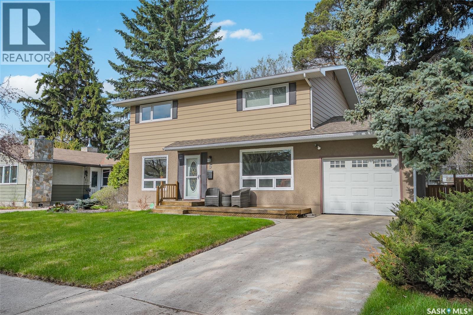 5 Leyden Crescent, Saskatoon, SK - Outdoor With Facade