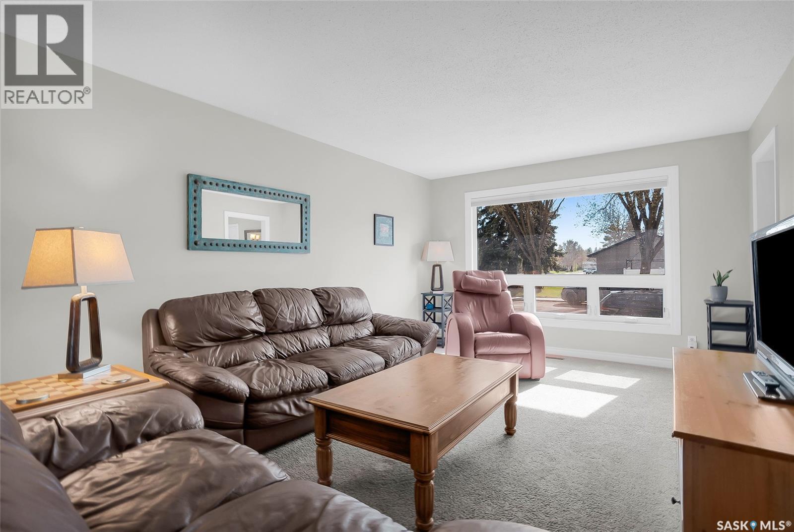 5 Leyden Crescent, Saskatoon, SK - Indoor Photo Showing Living Room