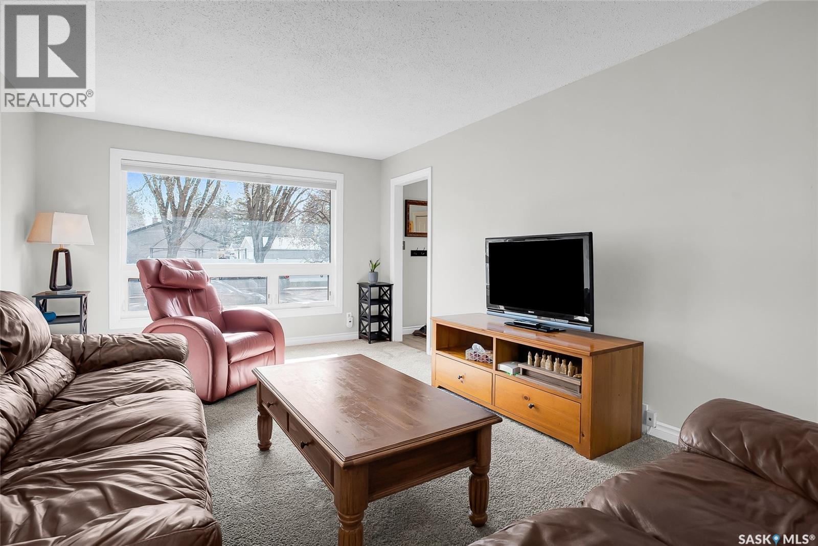 5 Leyden Crescent, Saskatoon, SK - Indoor Photo Showing Living Room