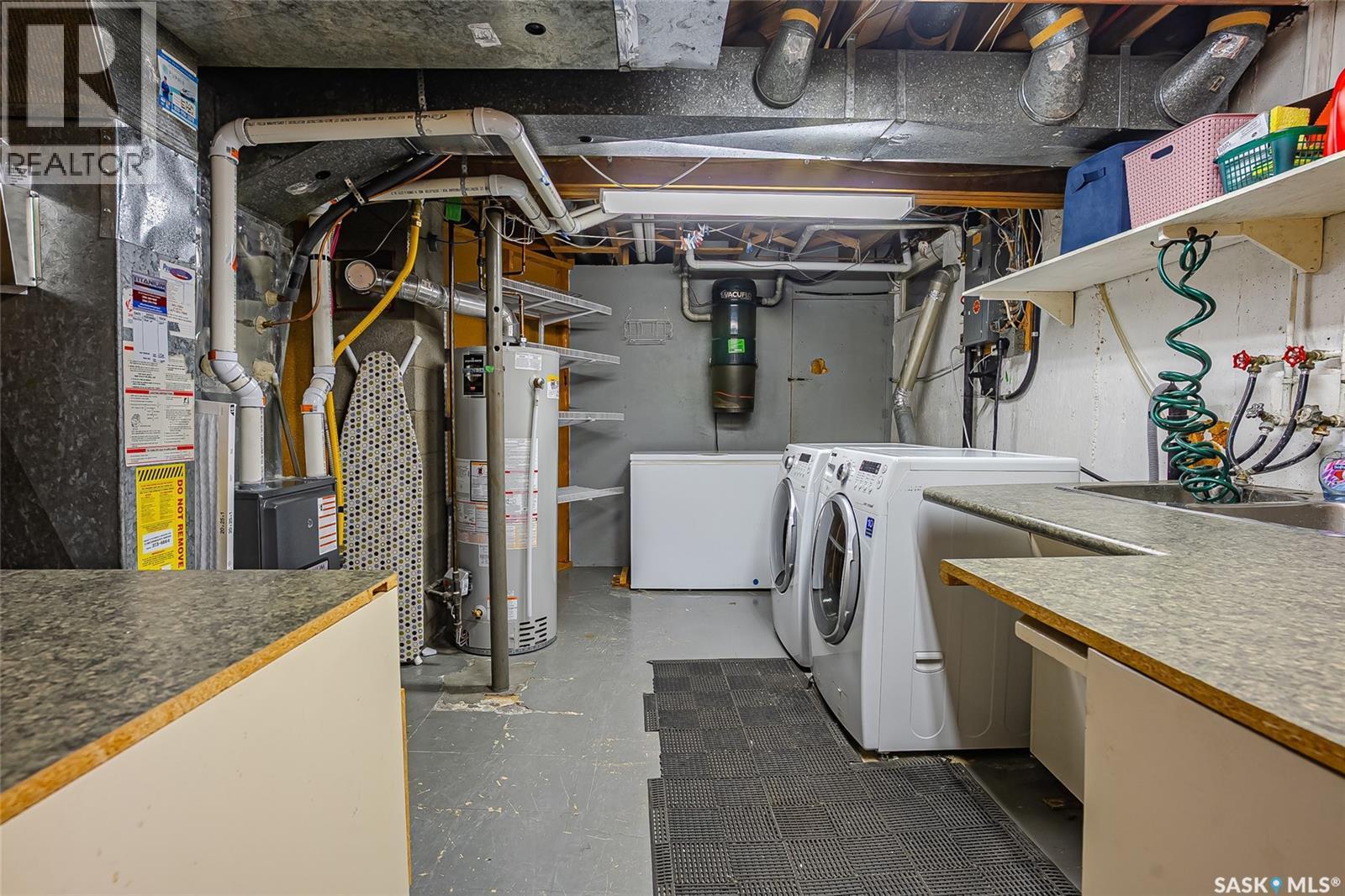 5 Leyden Crescent, Saskatoon, SK - Indoor Photo Showing Laundry Room