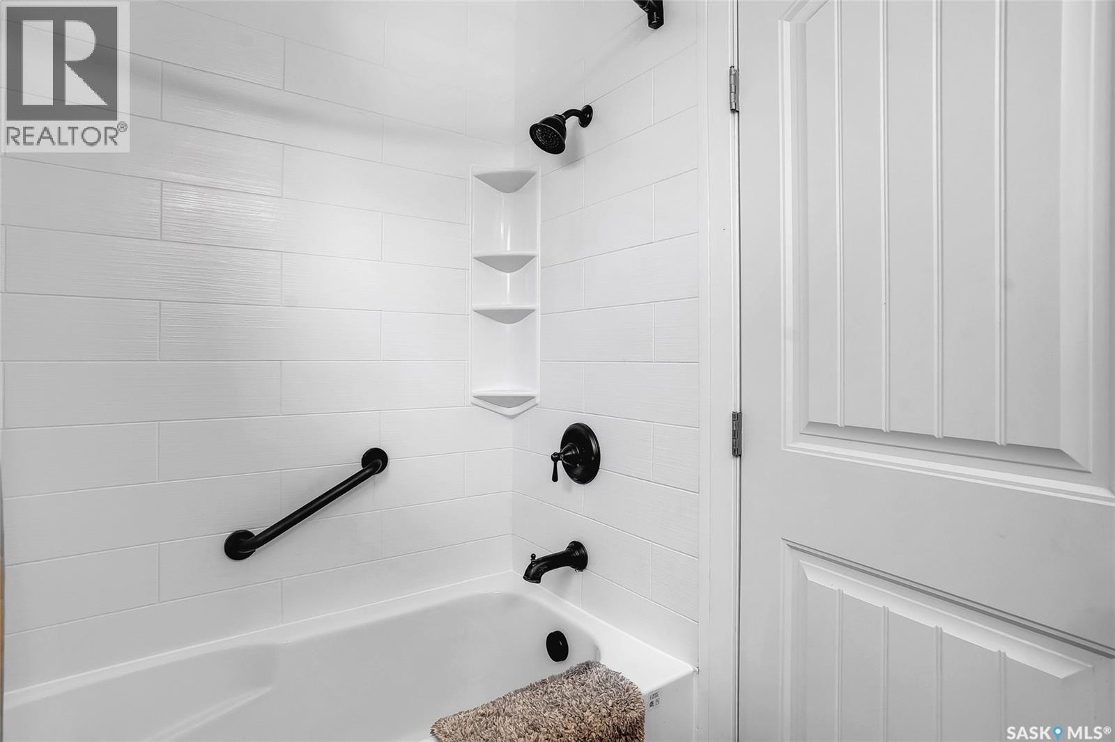 5 Leyden Crescent, Saskatoon, SK - Indoor Photo Showing Bathroom