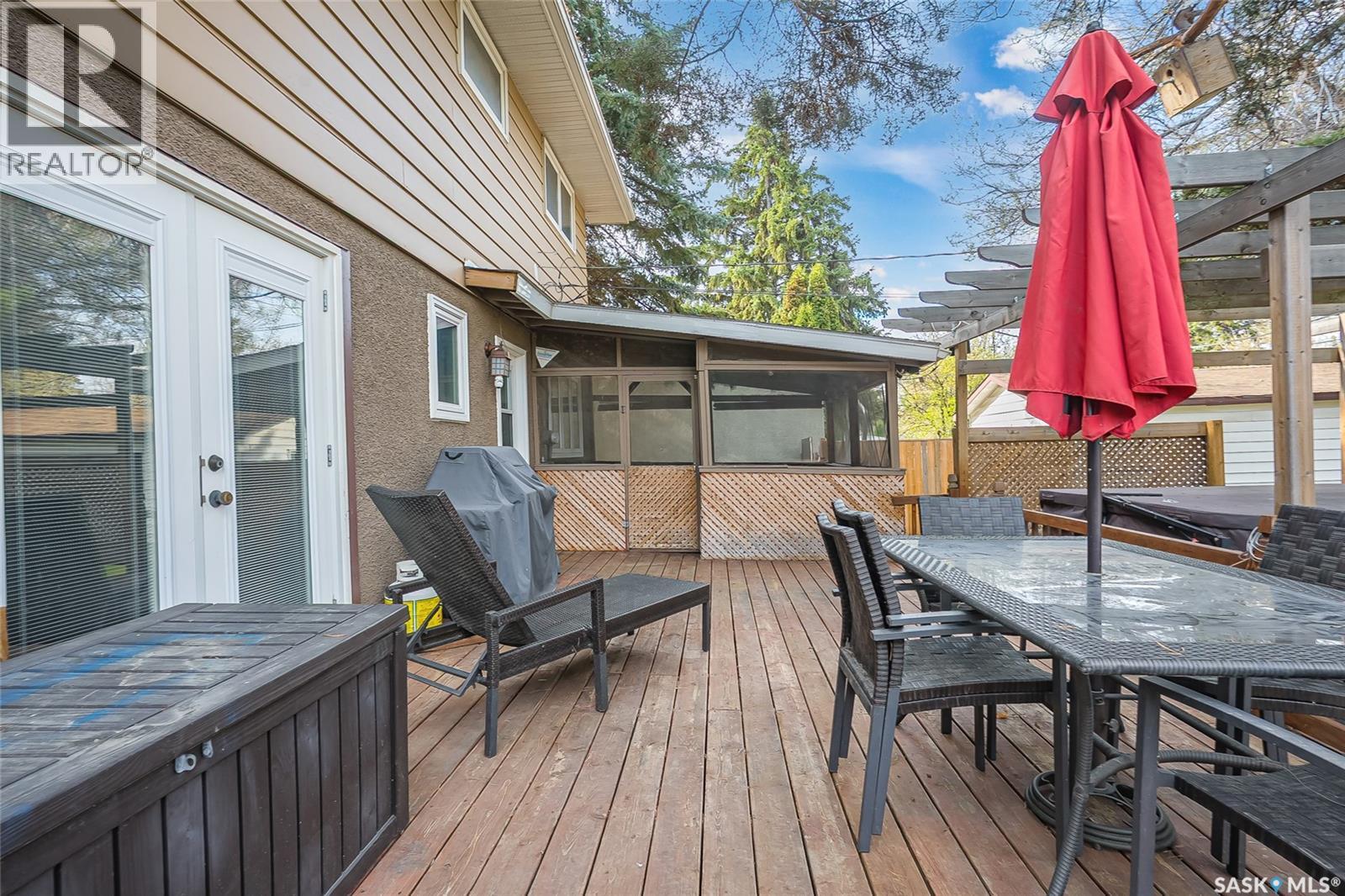 5 Leyden Crescent, Saskatoon, SK - Outdoor With Deck Patio Veranda With Exterior