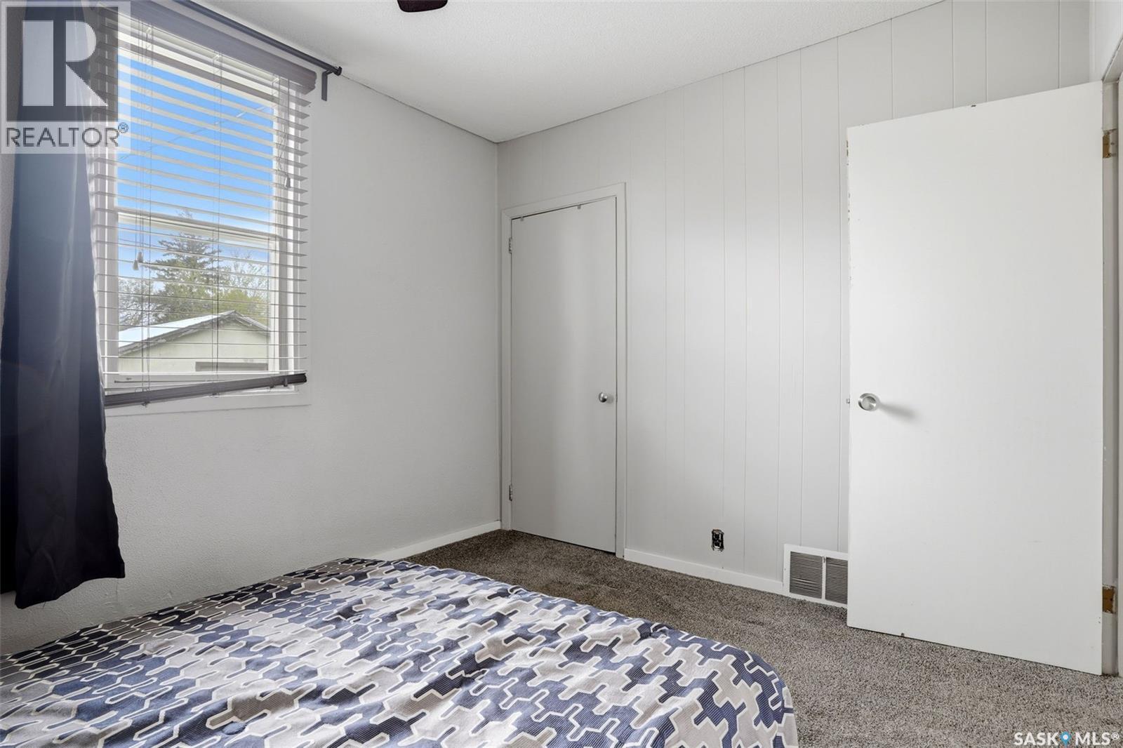 2249 Atkinson Street, Regina, SK - Indoor Photo Showing Bedroom