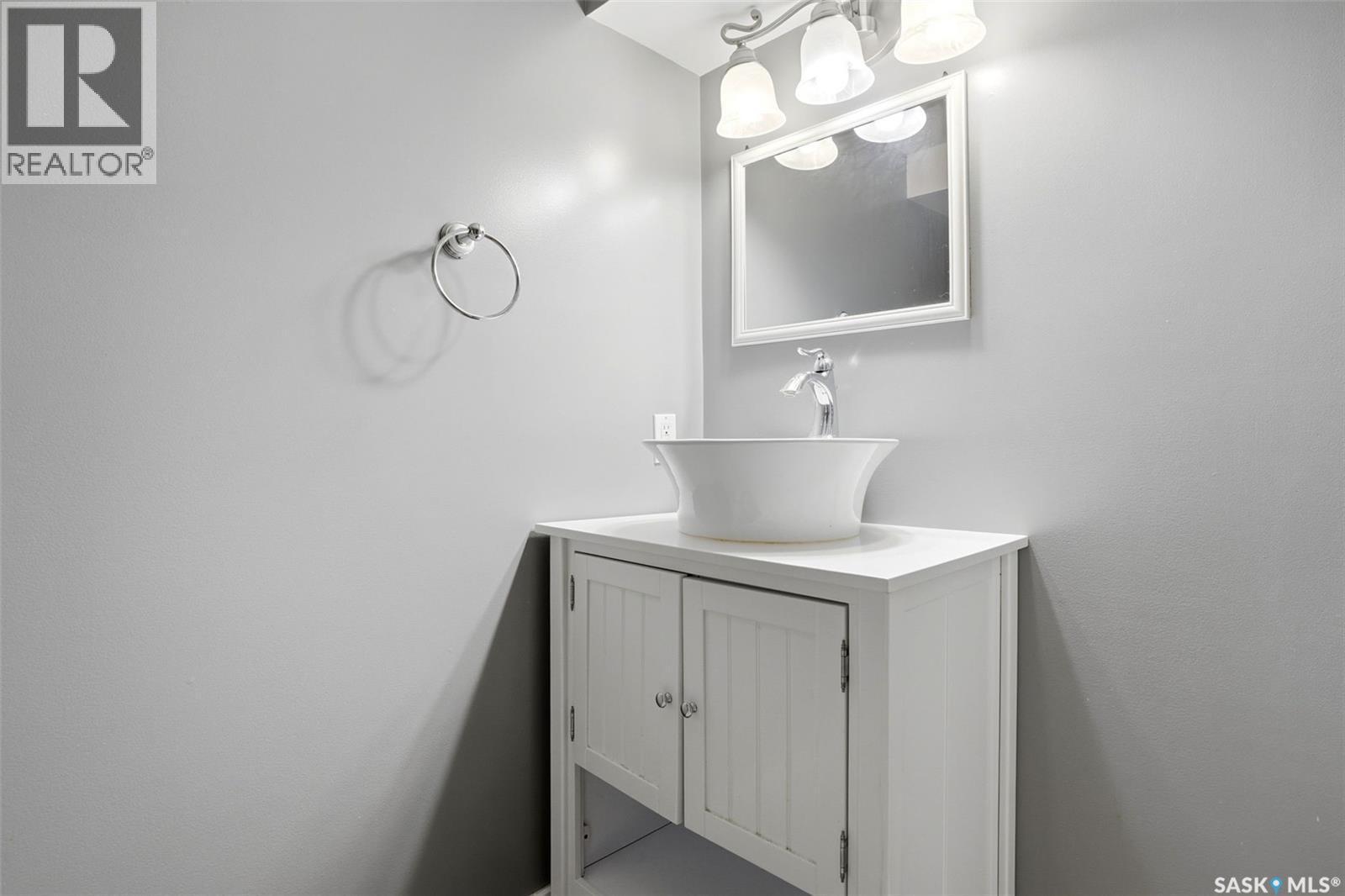 2249 Atkinson Street, Regina, SK - Indoor Photo Showing Laundry Room