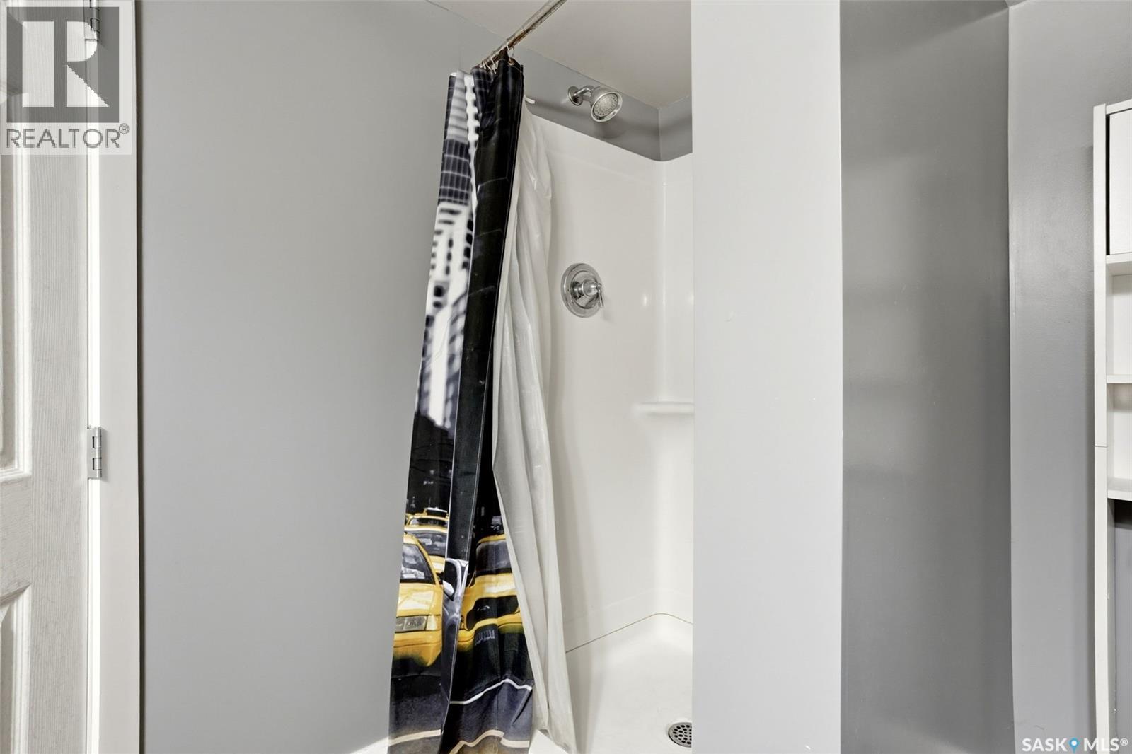 2249 Atkinson Street, Regina, SK - Indoor Photo Showing Bathroom