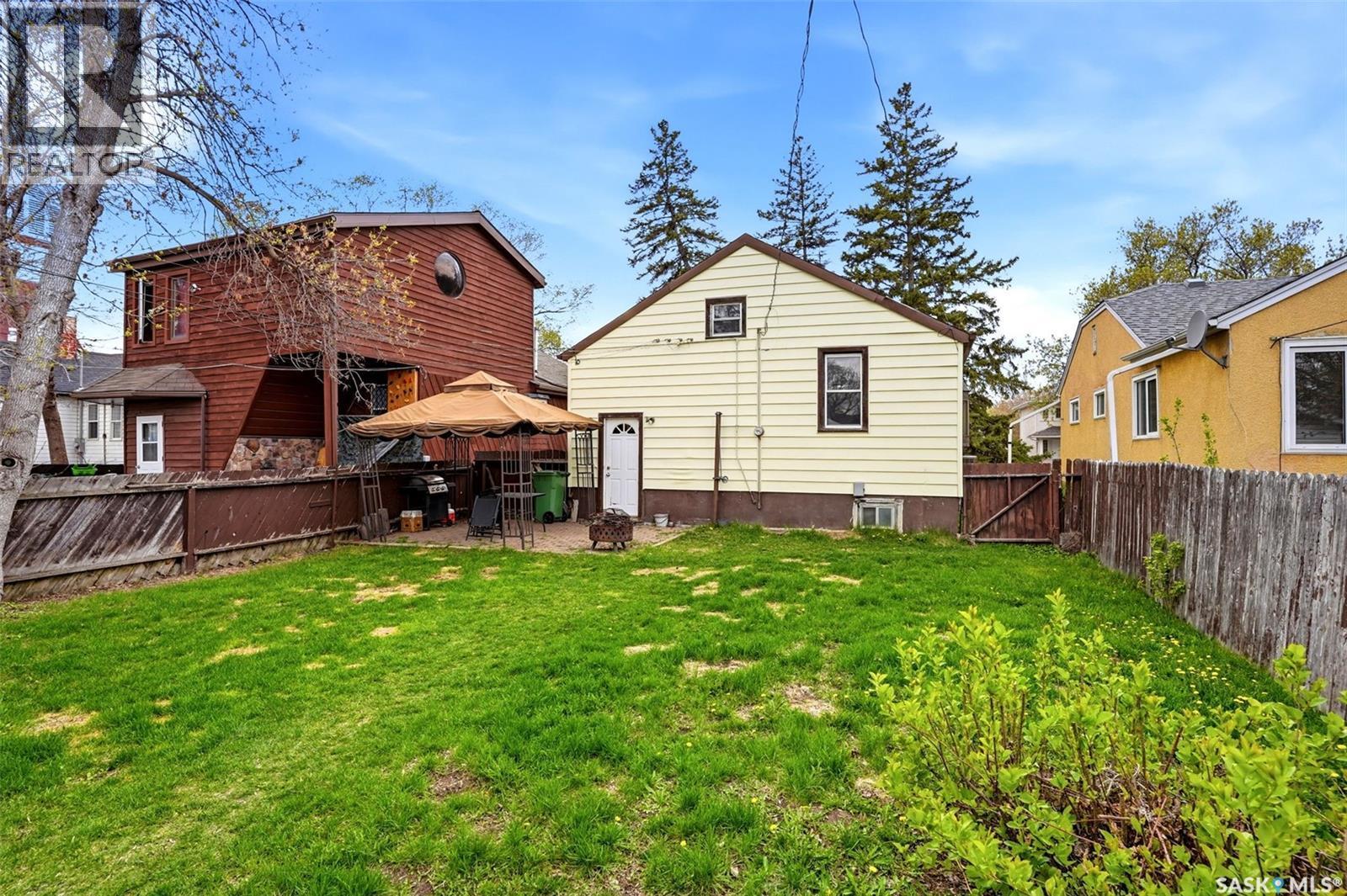 2249 Atkinson Street, Regina, SK - Outdoor