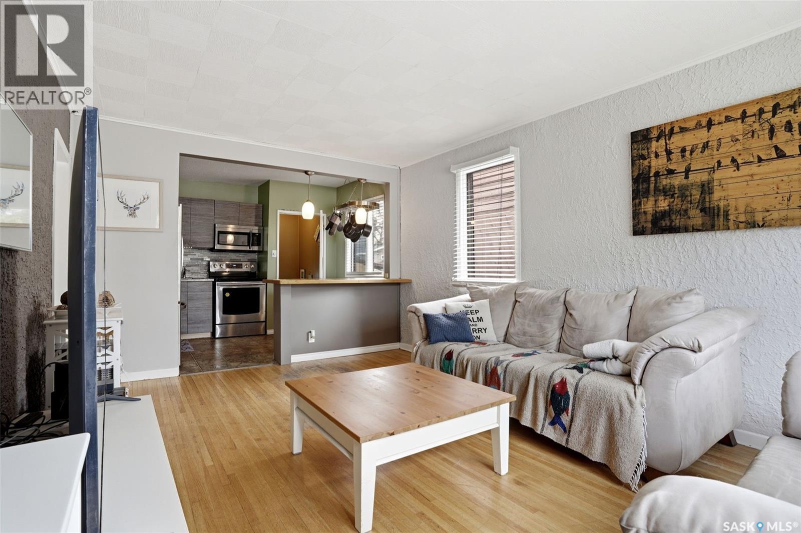2249 Atkinson Street, Regina, SK - Indoor Photo Showing Living Room