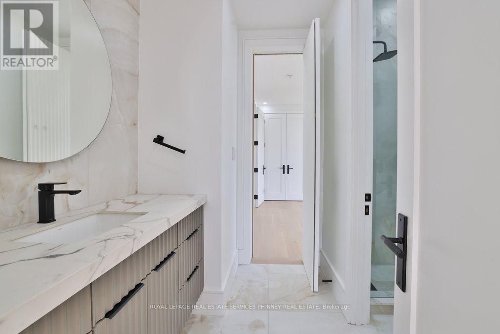 1143 Kane Road, Mississauga, ON - Indoor Photo Showing Bathroom