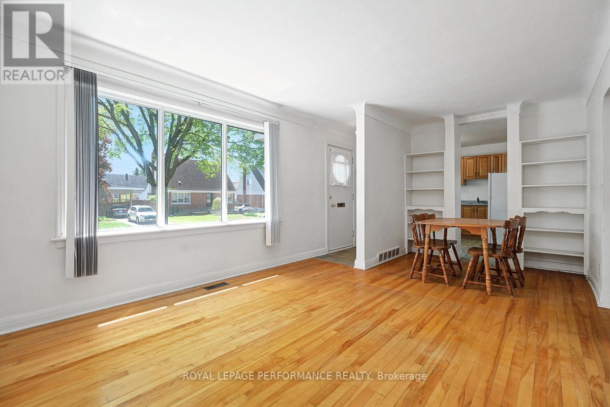 535 Dunbrack Street, Ottawa, ON - Indoor