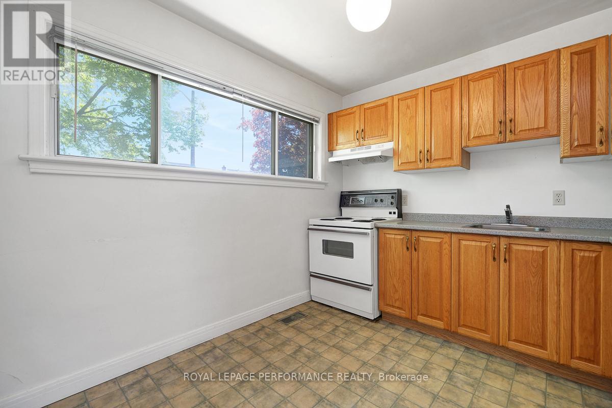 535 Dunbrack Street, Ottawa, ON - Indoor Photo Showing Kitchen