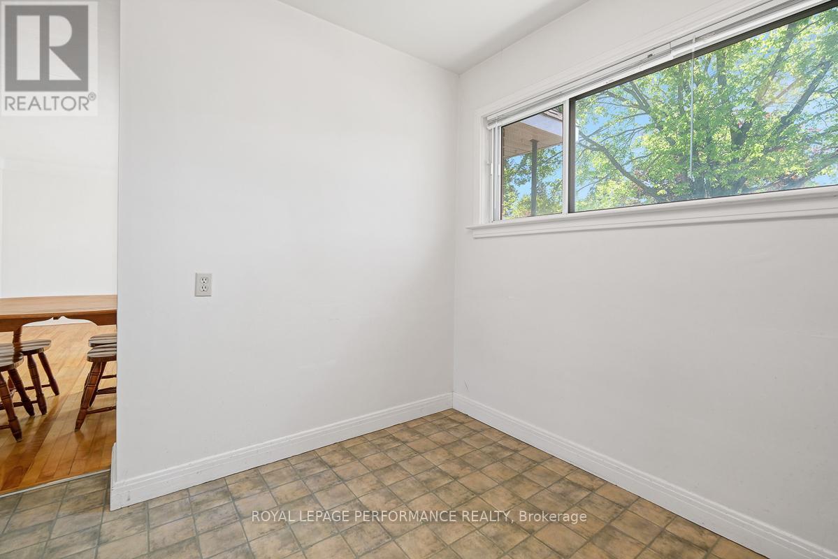535 Dunbrack Street, Ottawa, ON - Indoor Photo Showing Other Room