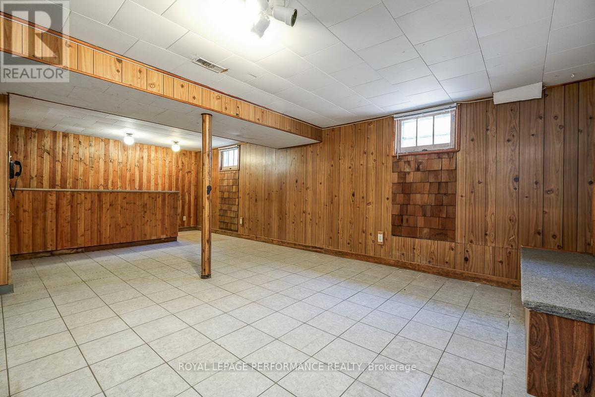 535 Dunbrack Street, Ottawa, ON - Indoor