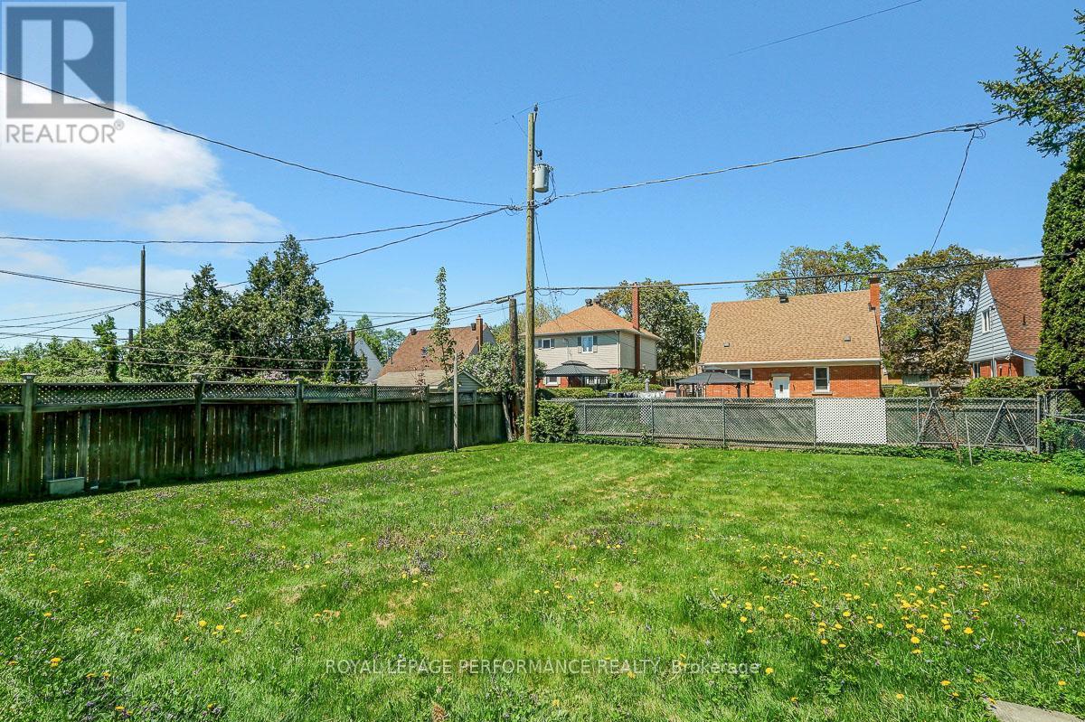 535 Dunbrack Street, Ottawa, ON - Outdoor