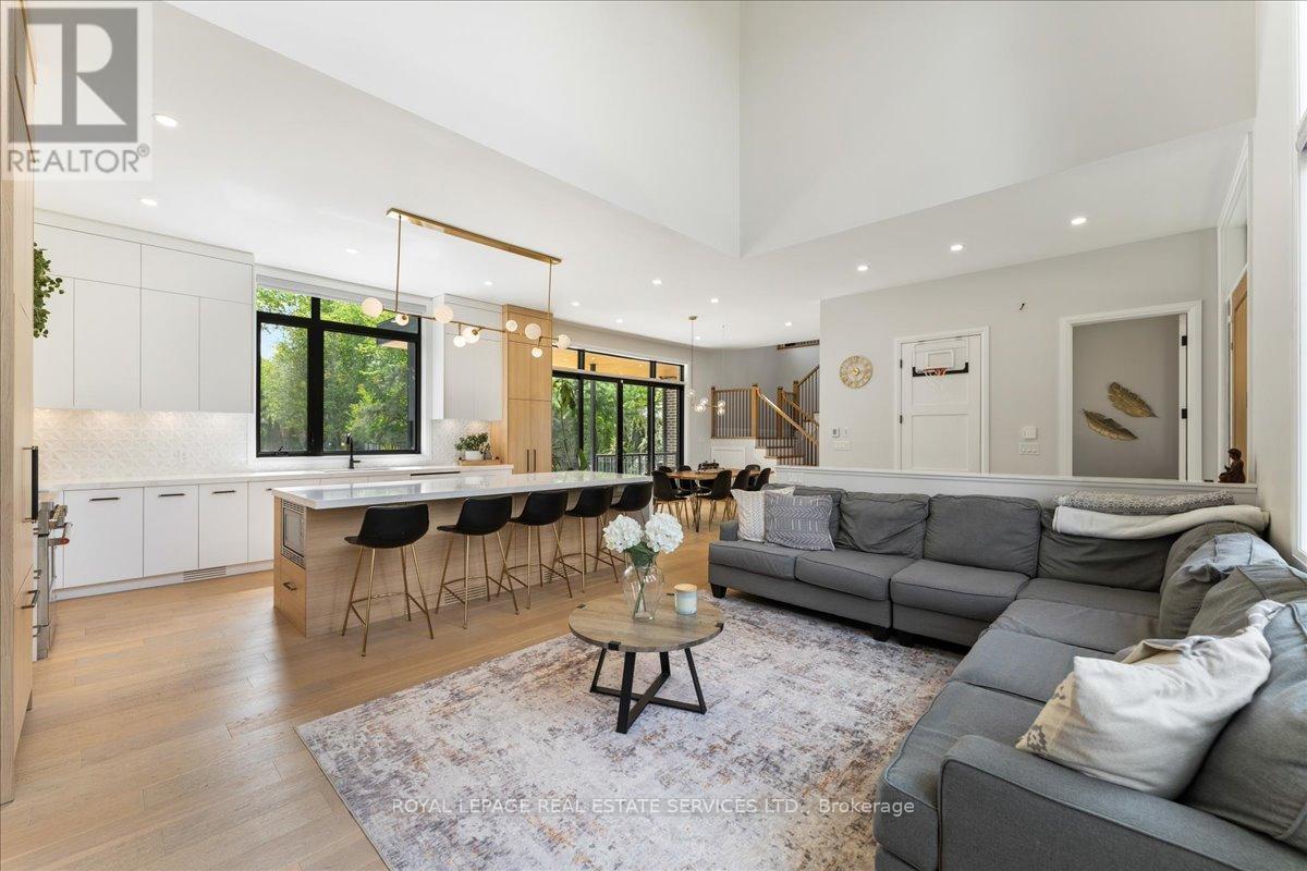 251 Aldercrest Avenue, Hamilton, ON - Indoor Photo Showing Living Room