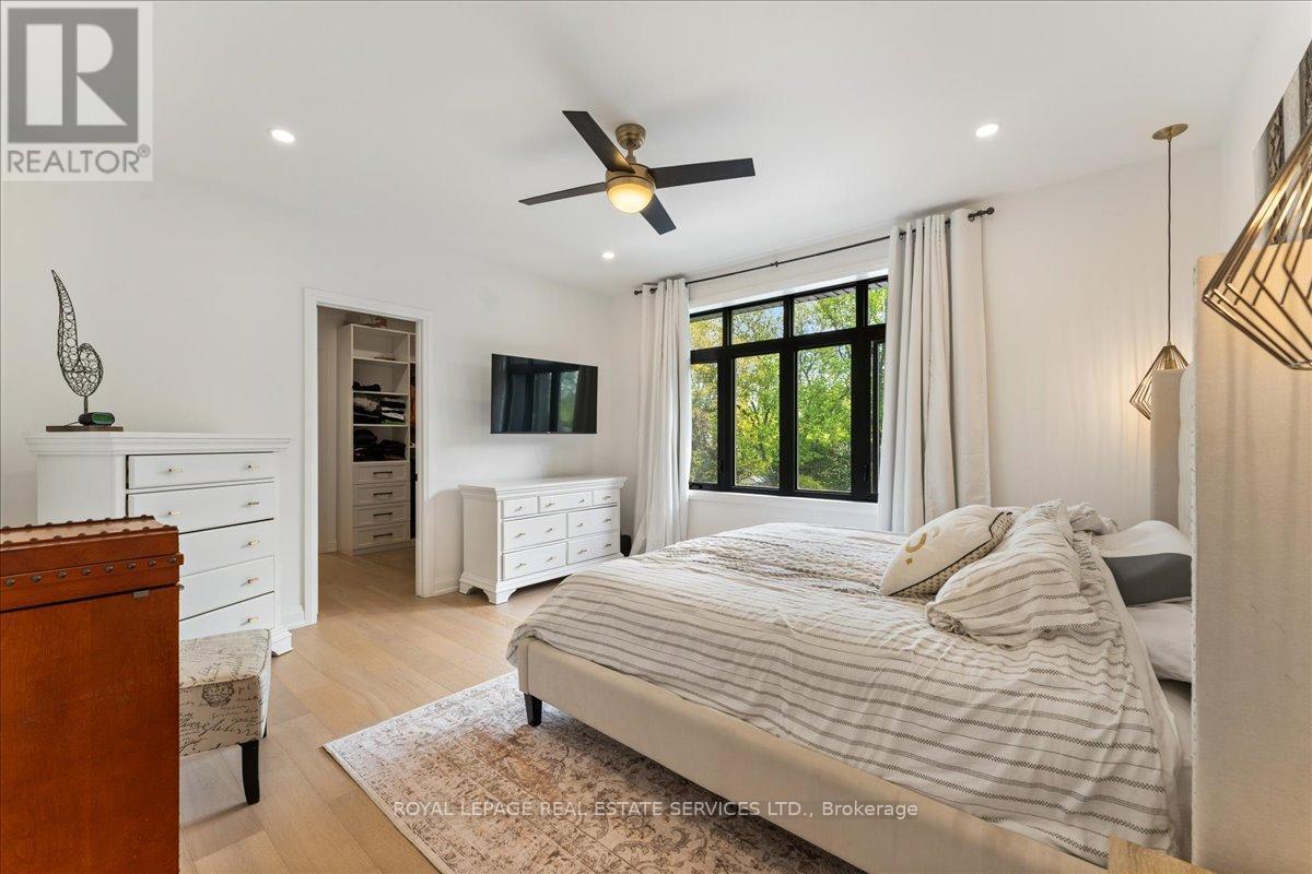 251 Aldercrest Avenue, Hamilton, ON - Indoor Photo Showing Bedroom