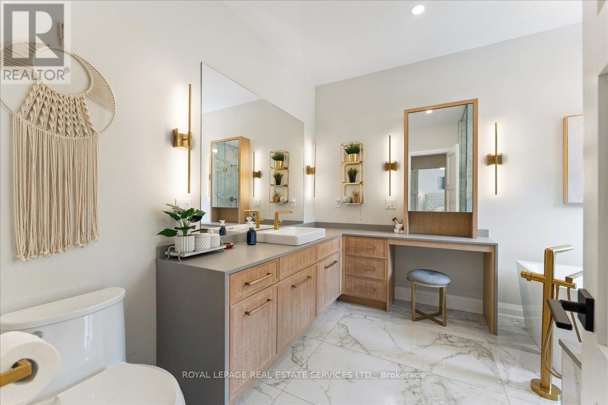 251 Aldercrest Avenue, Hamilton, ON - Indoor Photo Showing Bathroom