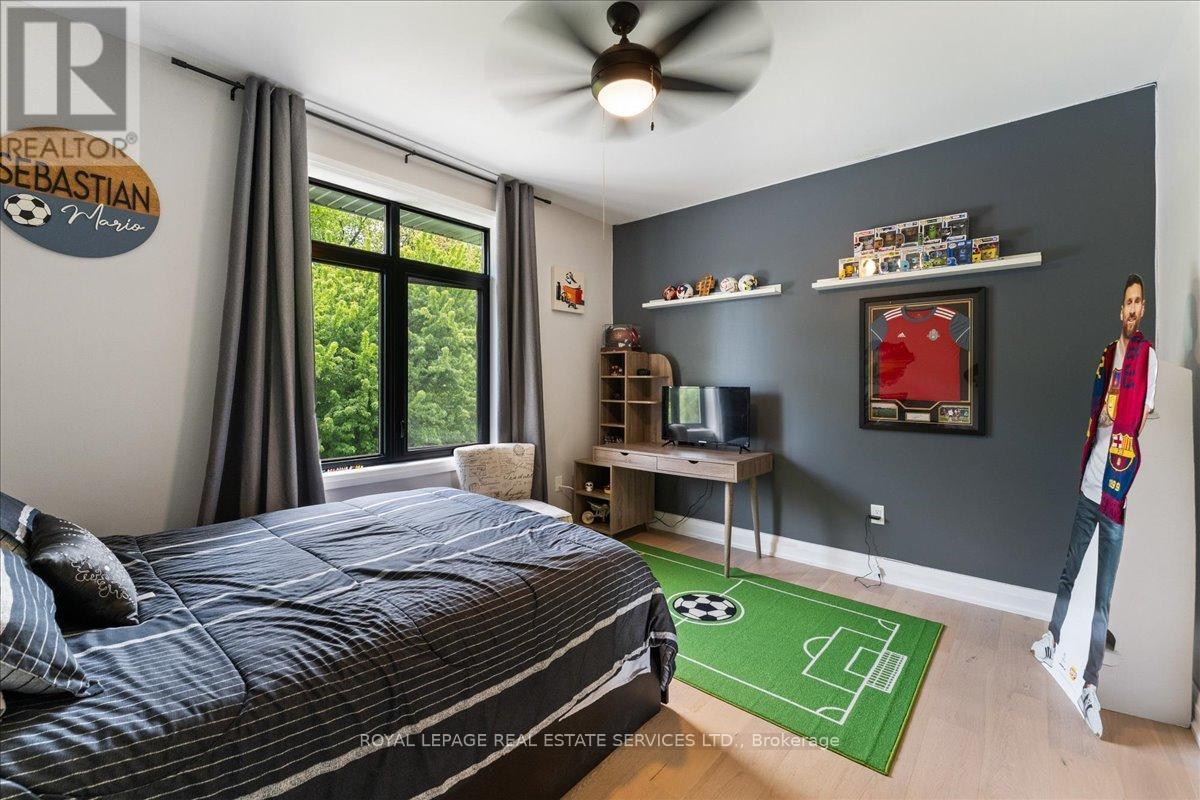 251 Aldercrest Avenue, Hamilton, ON - Indoor Photo Showing Bedroom