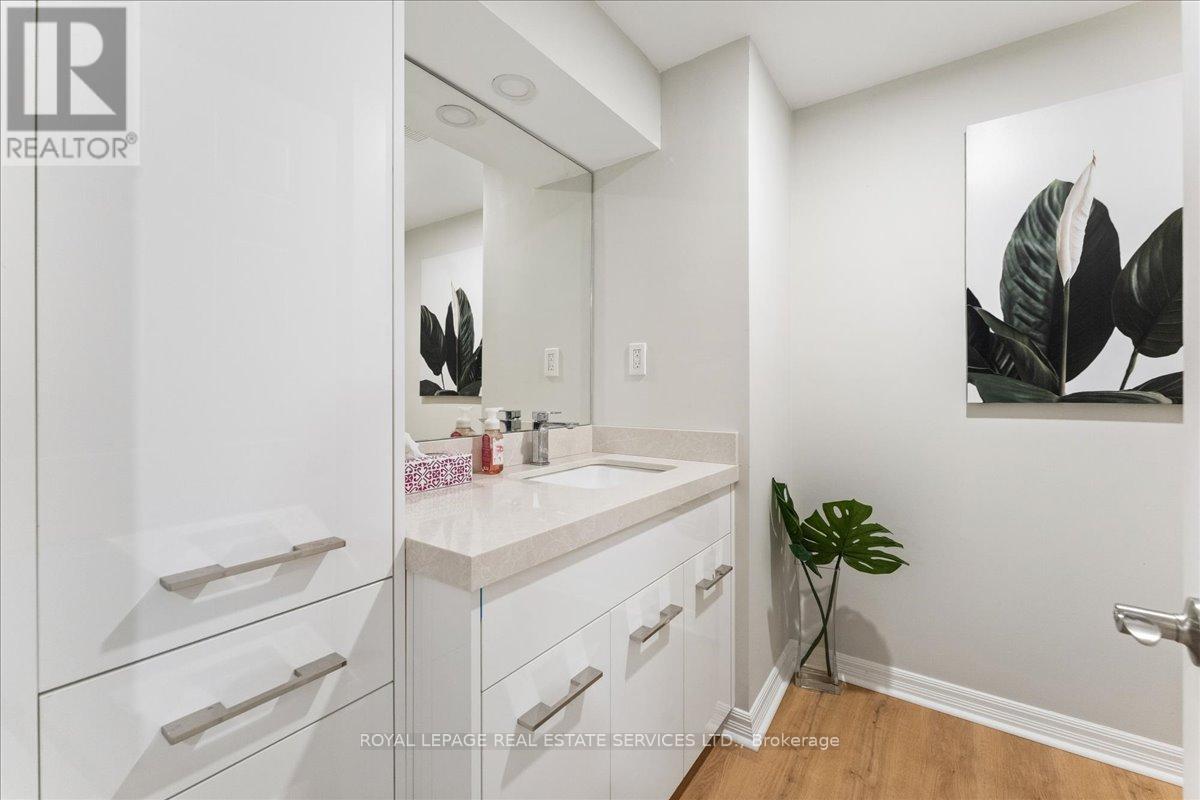 251 Aldercrest Avenue, Hamilton, ON - Indoor Photo Showing Bathroom