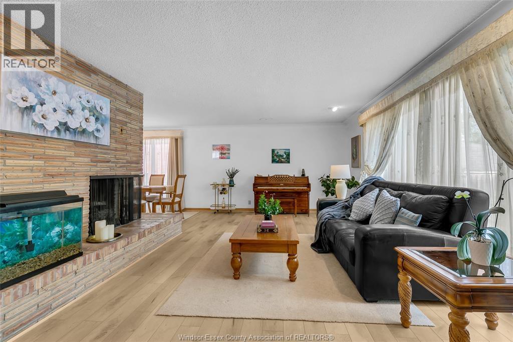 719 Champlain Drive, Windsor, ON - Indoor Photo Showing Living Room With Fireplace