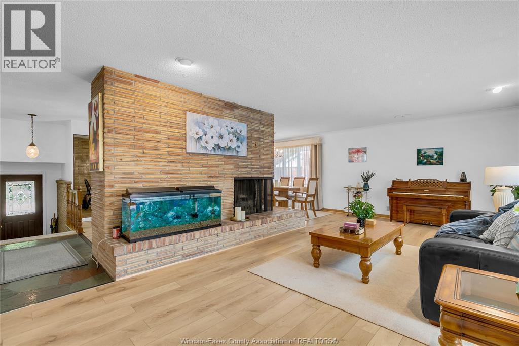 719 Champlain Drive, Windsor, ON - Indoor Photo Showing Living Room With Fireplace