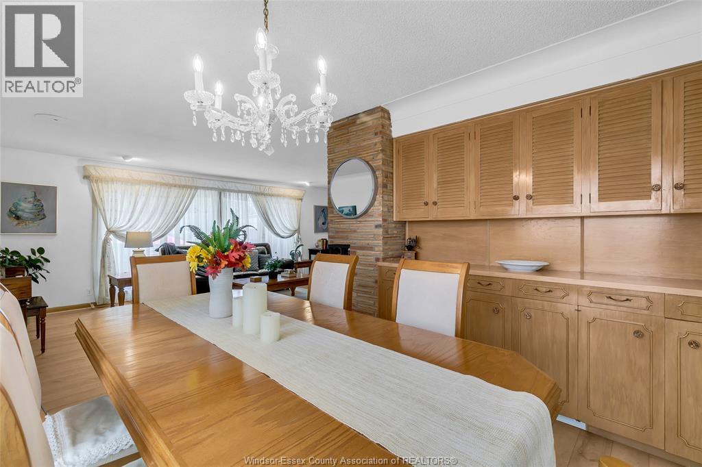 719 Champlain Drive, Windsor, ON - Indoor Photo Showing Dining Room