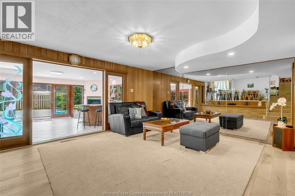 719 Champlain Drive, Windsor, ON - Indoor