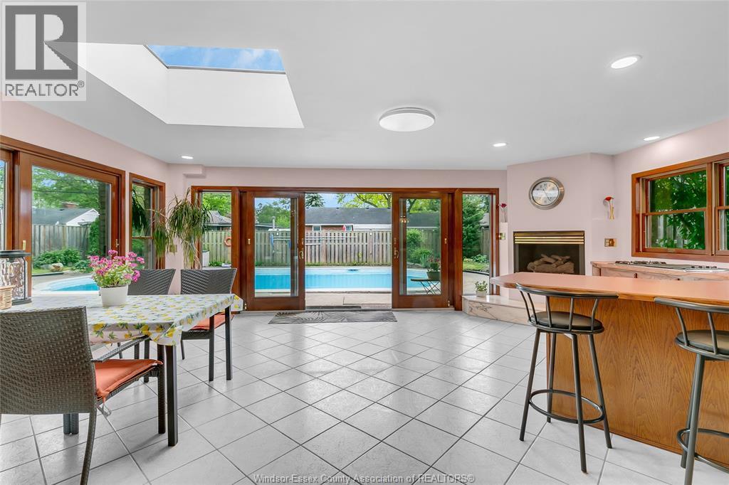 719 Champlain Drive, Windsor, ON - Indoor With Fireplace