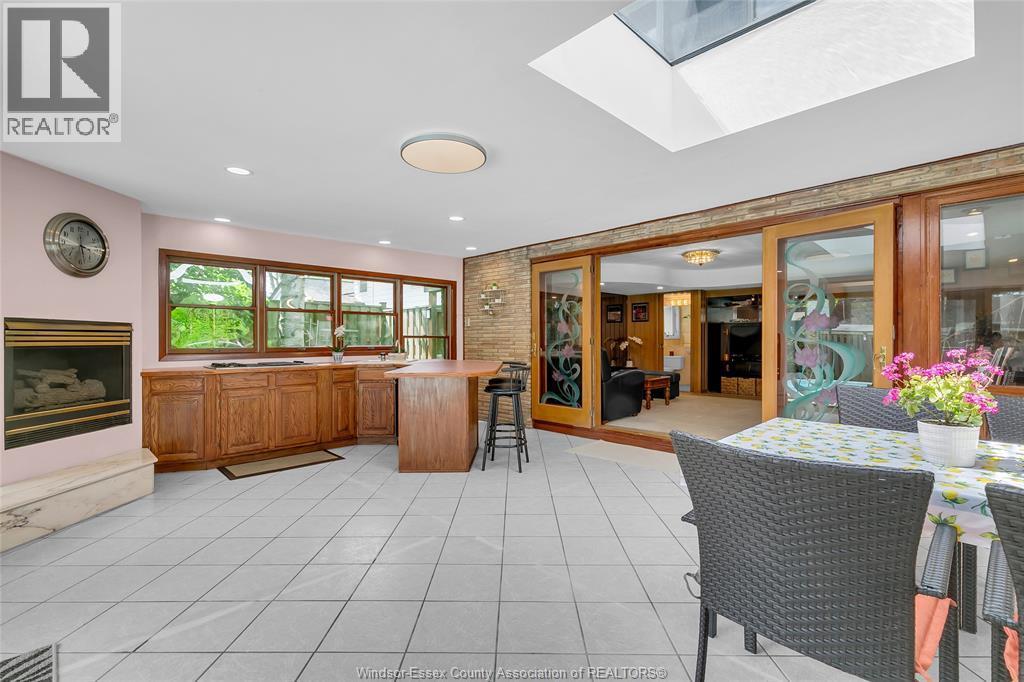 719 Champlain Drive, Windsor, ON - Indoor With Fireplace