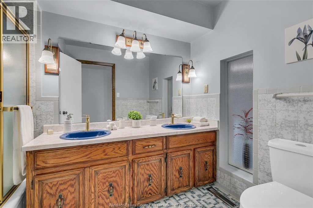 719 Champlain Drive, Windsor, ON - Indoor Photo Showing Bathroom