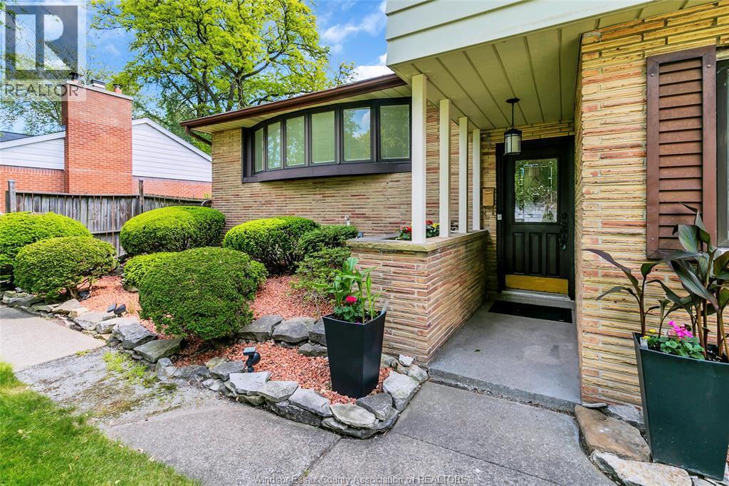 719 Champlain Drive, Windsor, ON - Outdoor With Exterior