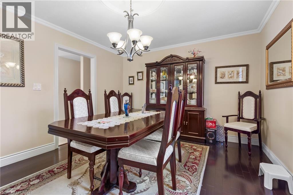 58 Centennial Parkway S, Hamilton, ON - Indoor Photo Showing Dining Room