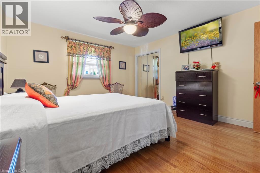 58 Centennial Parkway S, Hamilton, ON - Indoor Photo Showing Bedroom