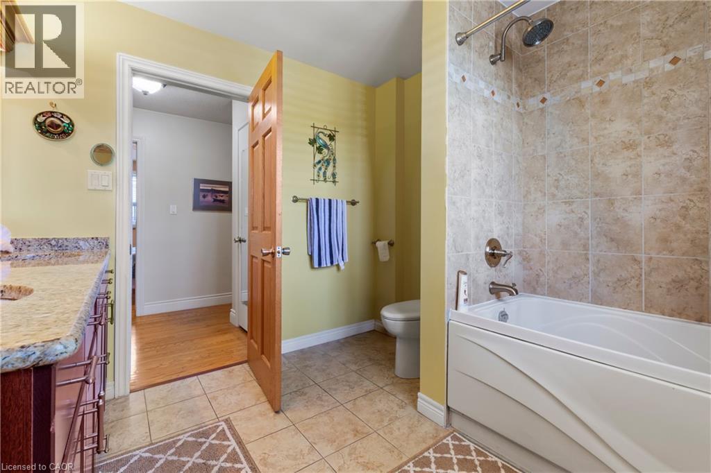 58 Centennial Parkway S, Hamilton, ON - Indoor Photo Showing Bathroom