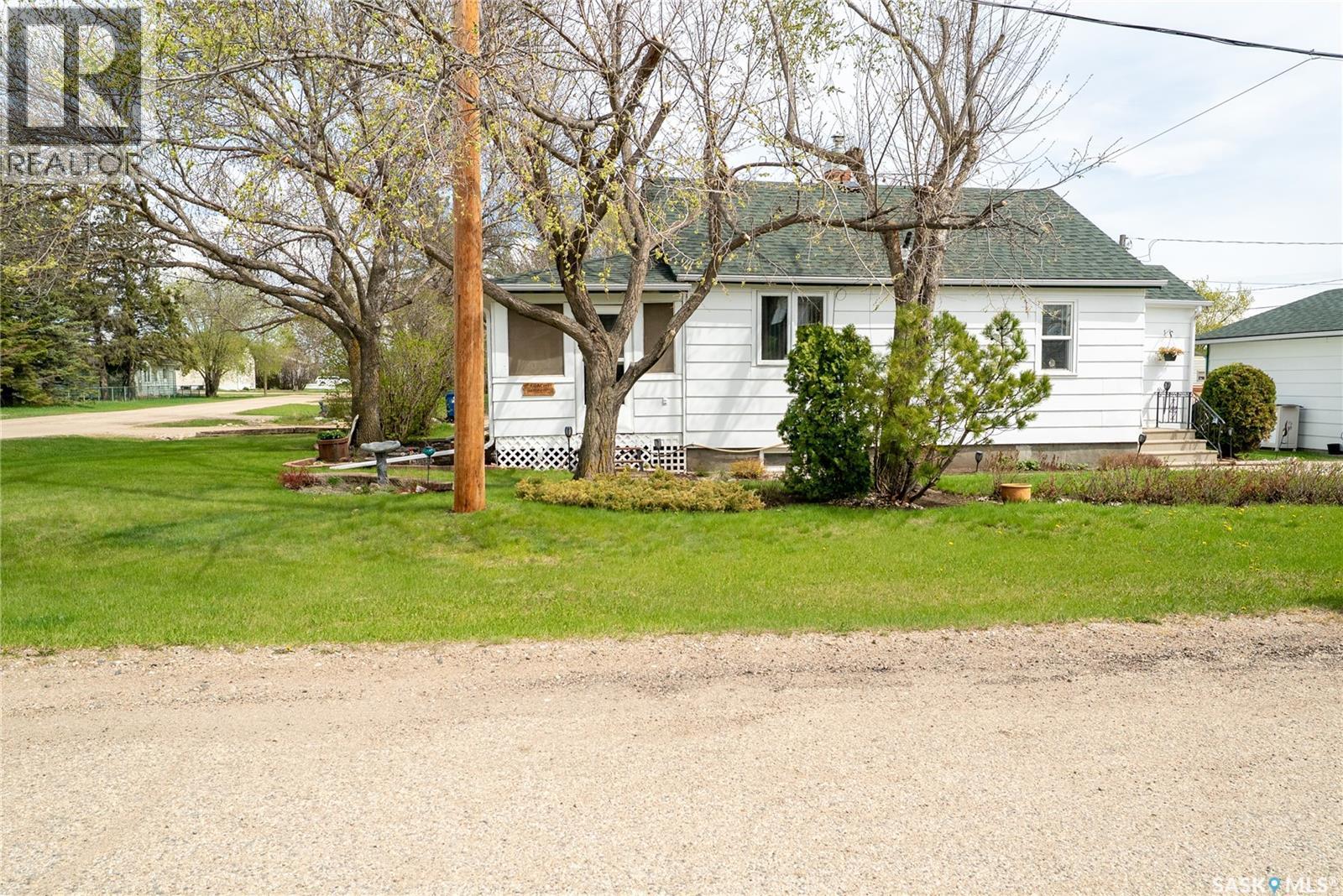 300 Carson Street, Dundurn, SK - Outdoor