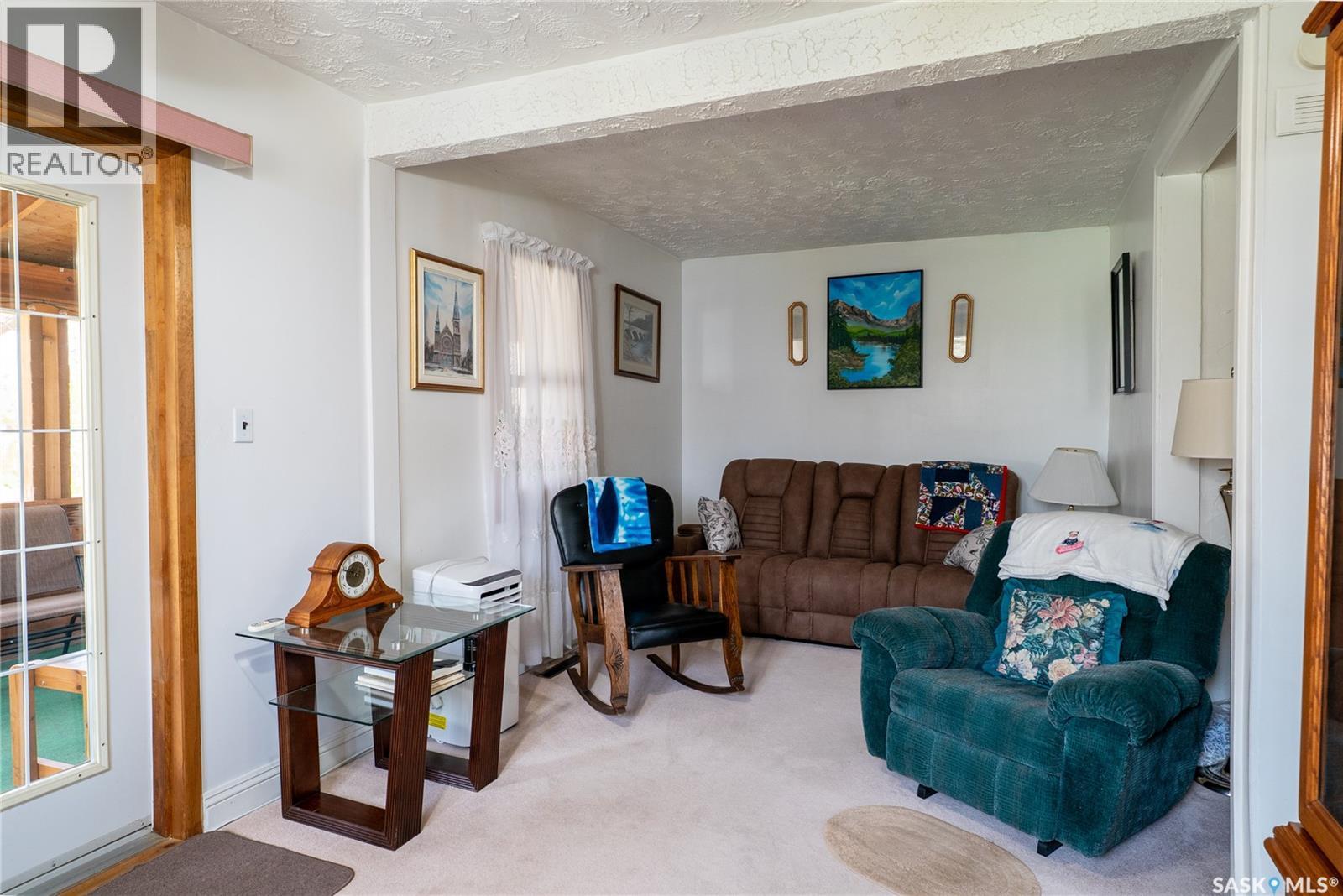 300 Carson Street, Dundurn, SK - Indoor