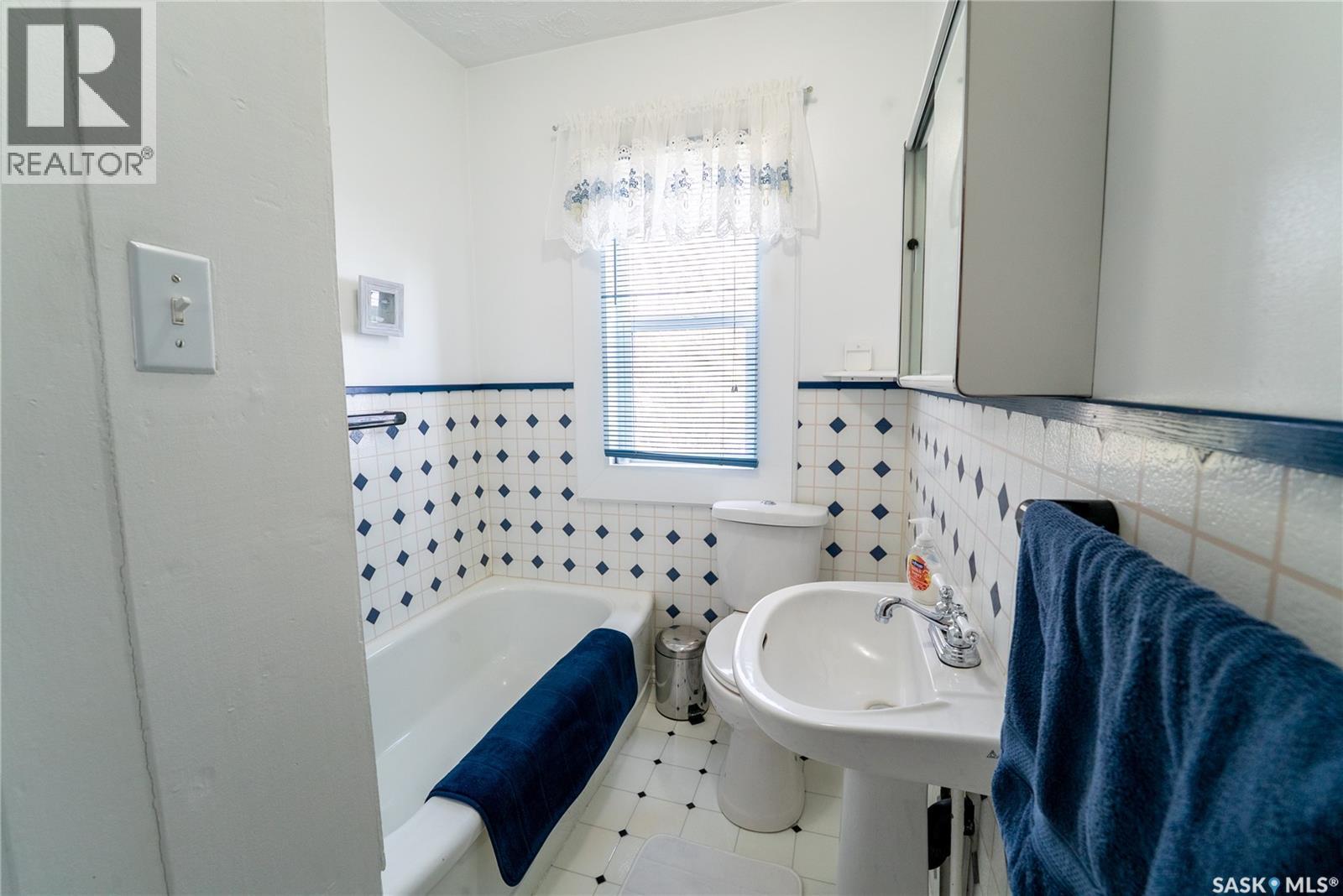 300 Carson Street, Dundurn, SK - Indoor Photo Showing Bathroom