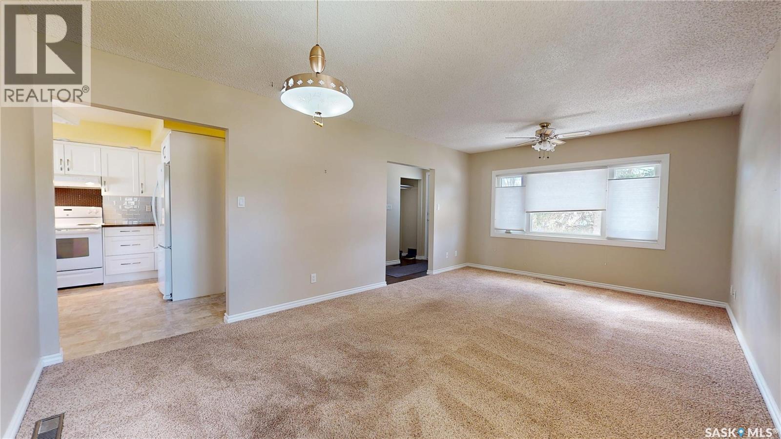 5445 4Th Avenue, Regina, SK - Indoor