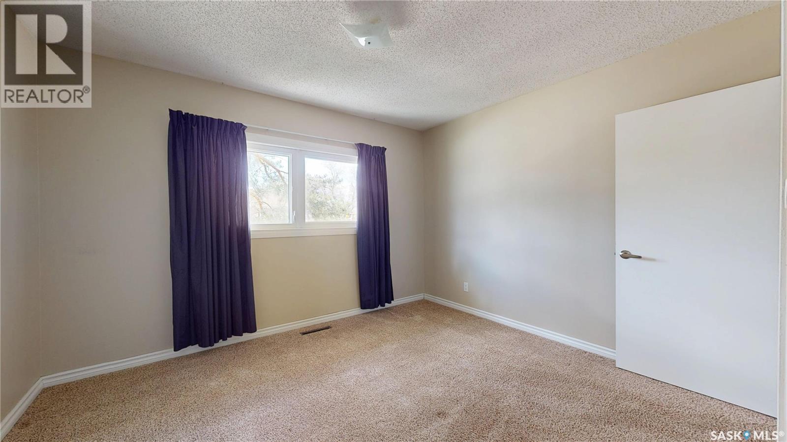 5445 4Th Avenue, Regina, SK - Indoor Photo Showing Other Room