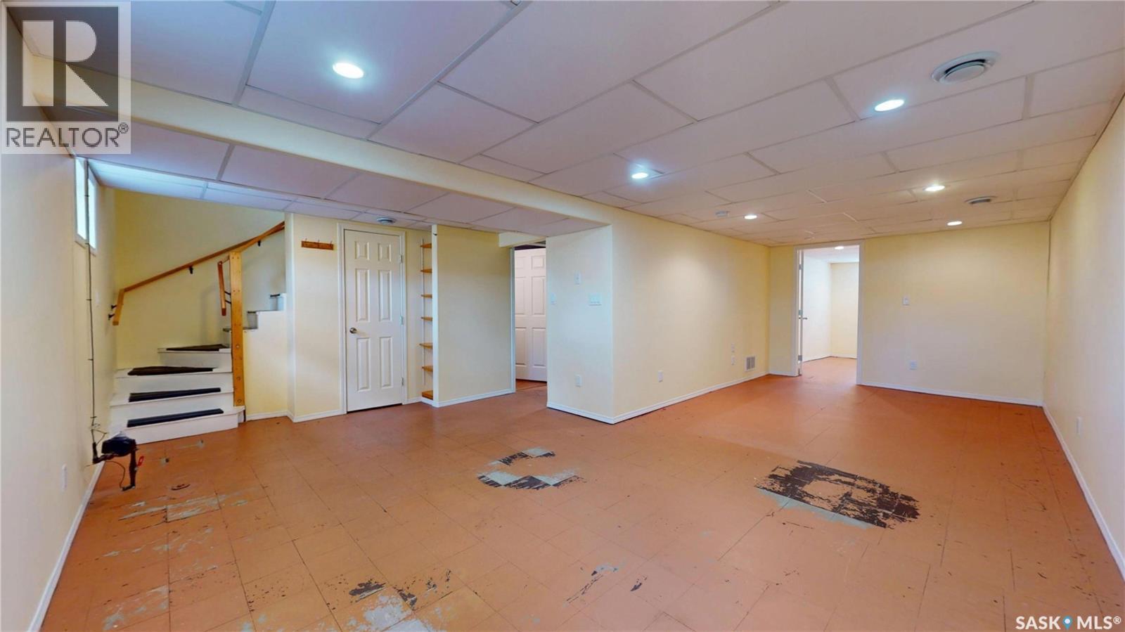 5445 4Th Avenue, Regina, SK - Indoor