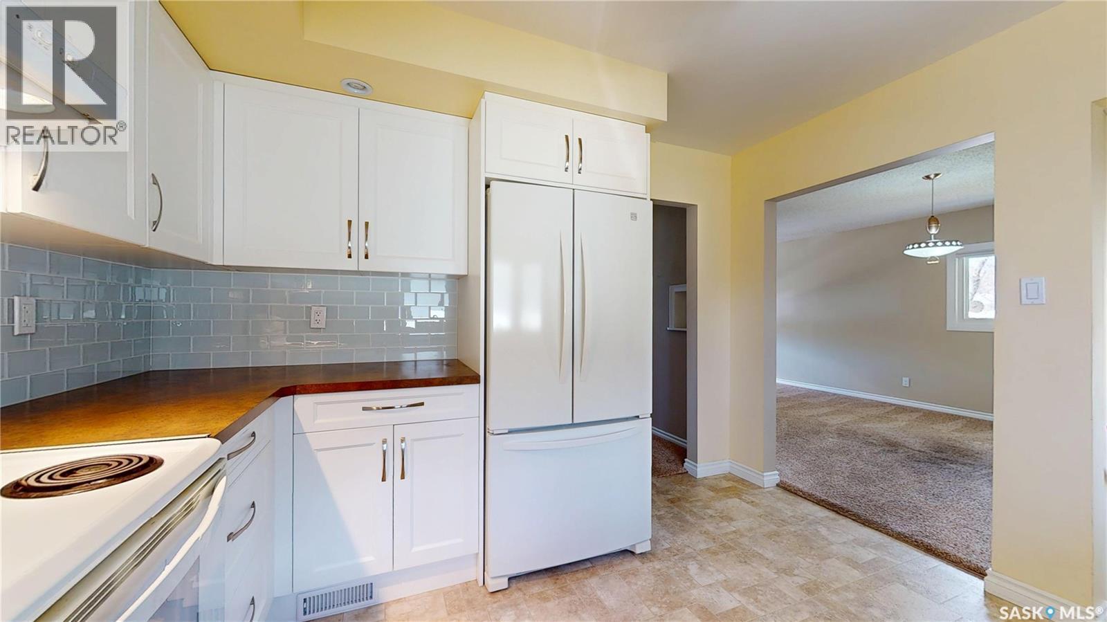 5445 4Th Avenue, Regina, SK - Indoor Photo Showing Kitchen